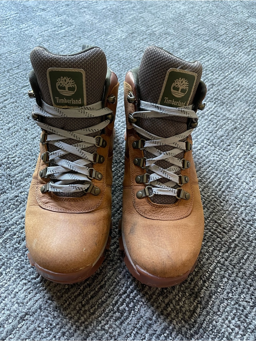 Timberland Tan Men’s Leather Hiking Boots with Gray Accents Size 9W